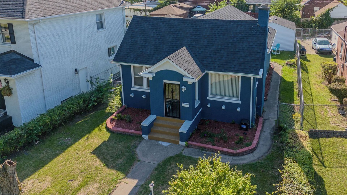 Gary House | 13mins from Beach/jet tubs/projector screen/fire place/game rm/exercise rm/