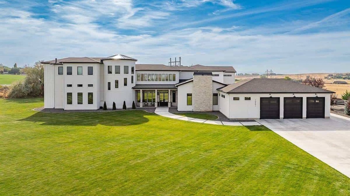Nampa House | 14,000 SqFt Estate w/Gym Theater Suana Sleeps 40+
