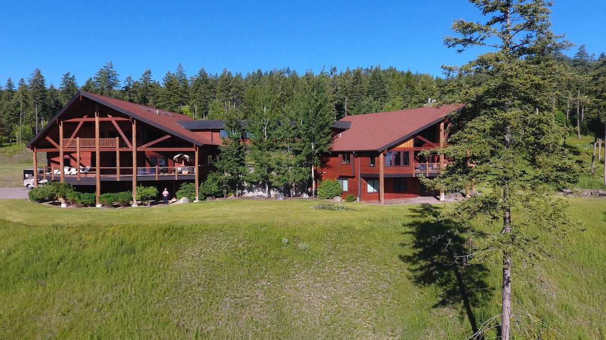 Lakeside House | 14,229sqft Estate on 8ac w/4100sqft Guest home TikiBar HotTub Overlooking GNP!