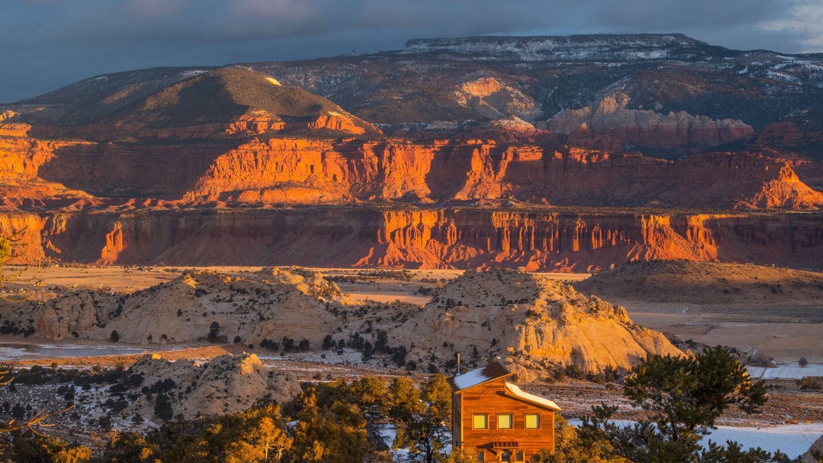 Teasdale Cabin | 14 acres on your own private plateau near Capitol Reef!
