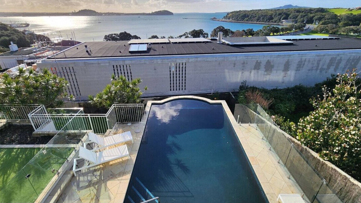 Orakei House | 14 Karori Crescent, Orakei