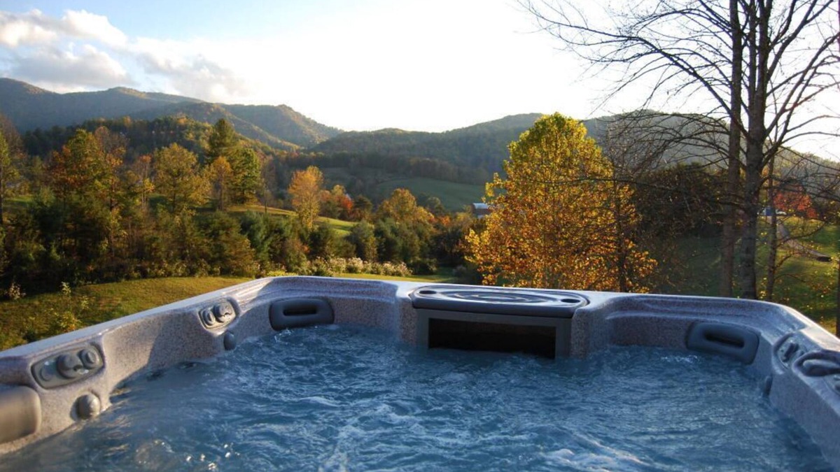 Barnardsville House | 14 mi to Asheville - convenience with privacy, 8 Acres, Hot Tub & Mtn Views