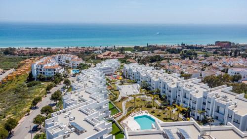 Alcorrin Apartment | 14 Modern apt with terrace & sea view, gym, jacuzzi spa Duquesa, Manilva