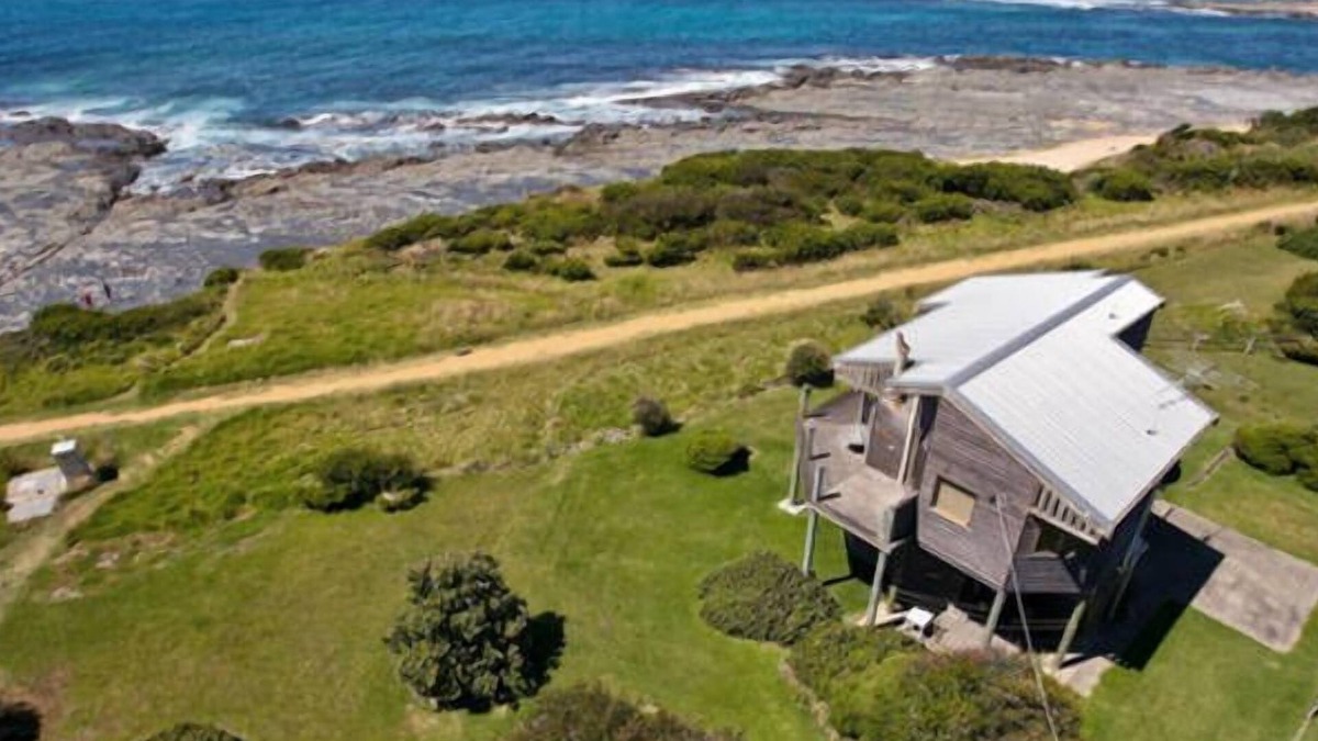 Marengo House | 14 Steps - located at Apollo Bay