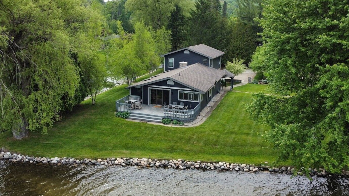 Bellaire House | 140 ft. of Bellaire Lakefront Property on Intermediate Lake & canal