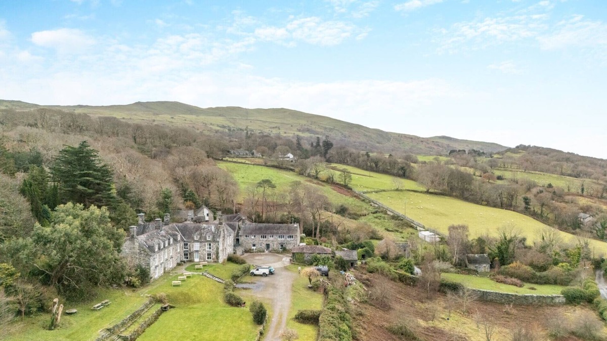Talsarnau House | 14th Century Retreat