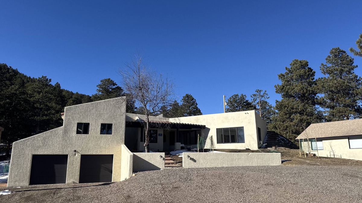 North Central Evergreen House | 15 Acre Private 5 bedroom Retreat