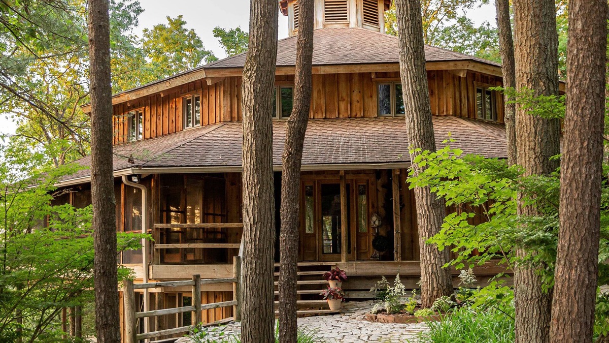 Harrisonville Cabin | 15 Bedroom, Hot tub, Put Put, Pond, Pool Table
