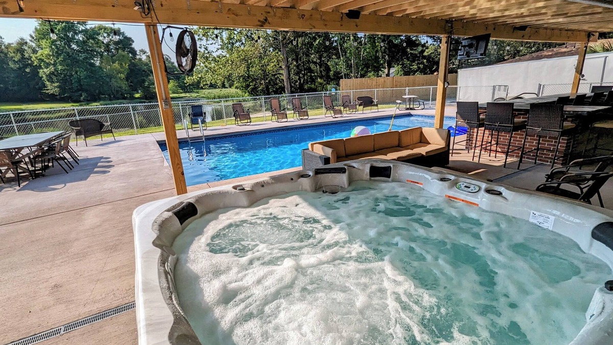 Gulfport House | 15 Individual Beds! Packed with Amenities! Perfect for a large group to Relax!