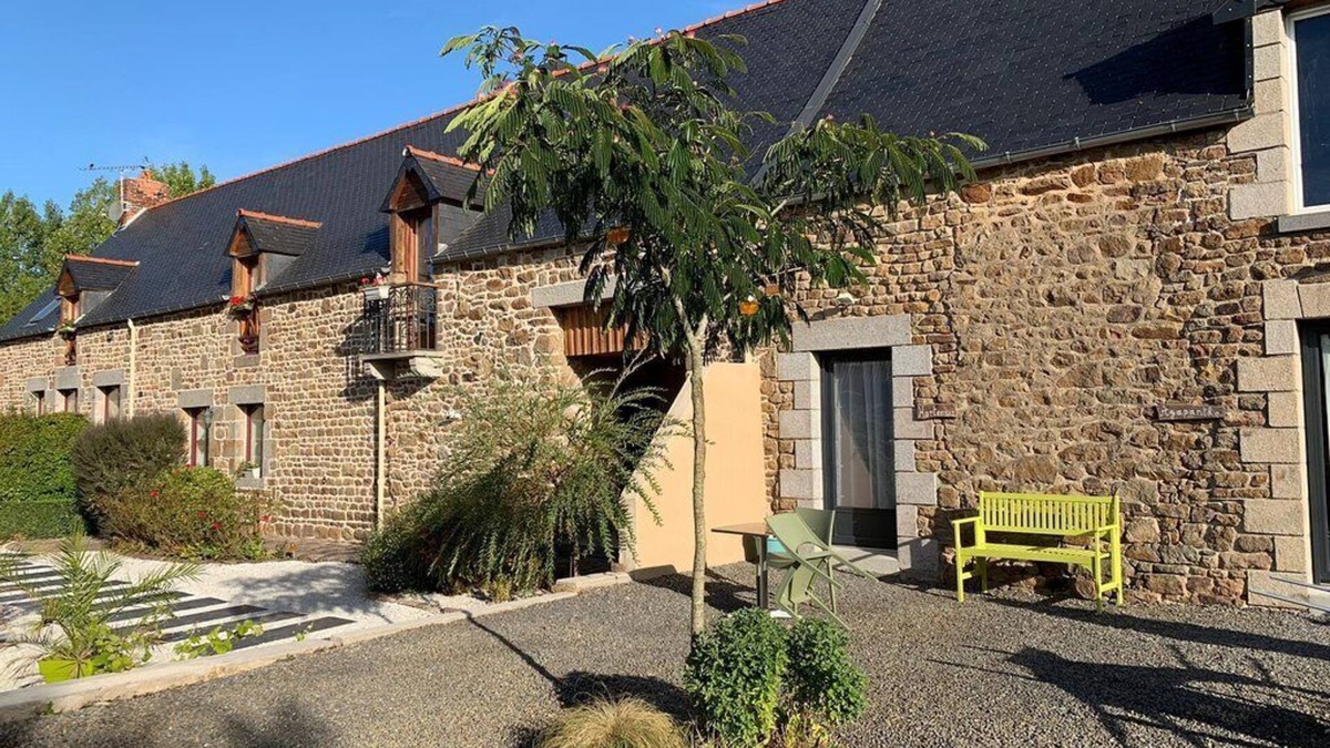 Sains Bed & Breakfast | 15 kms from Mont Saint Michel Hortensia room for 2 people