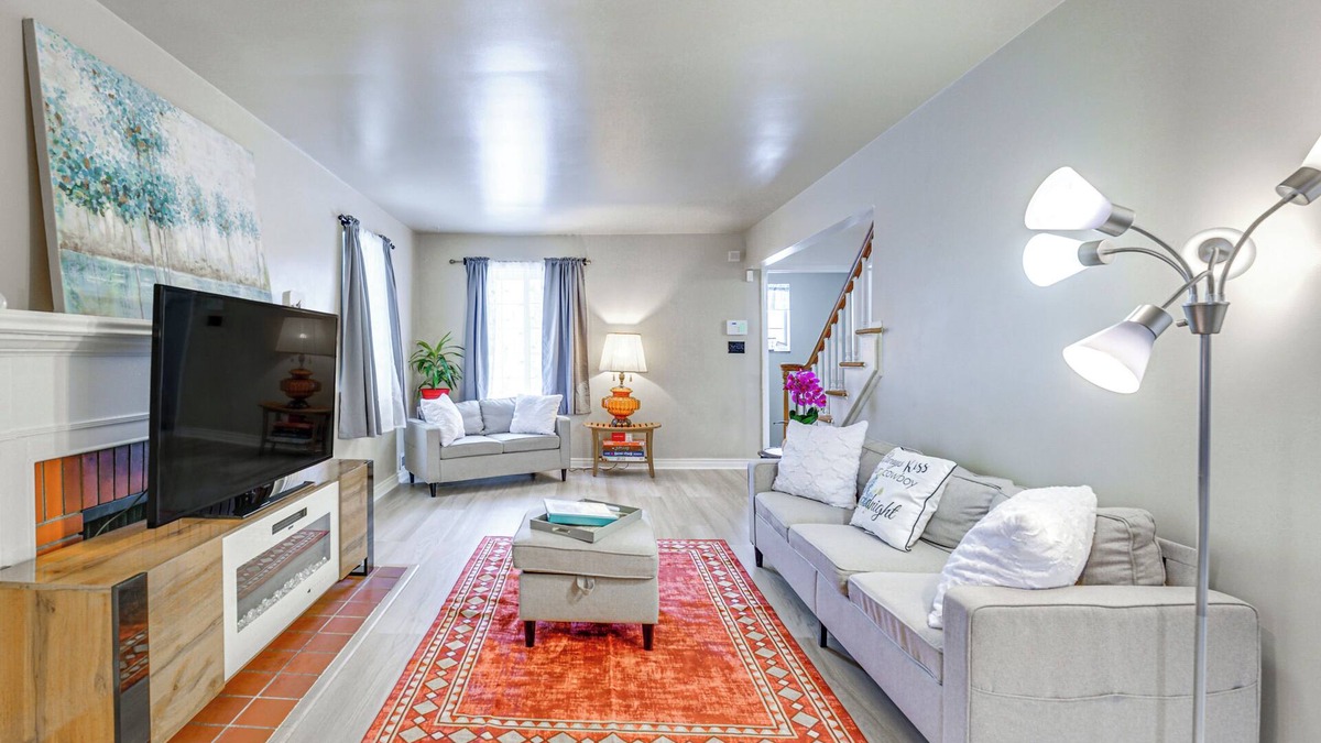 Detroit House | 15 Mi to Dtwn Detroit: Cozy Family Home w/Yard!