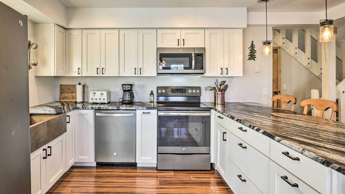Mountain Country Condo | 15 Mi to Slopes: Silverthorne Getaway!
