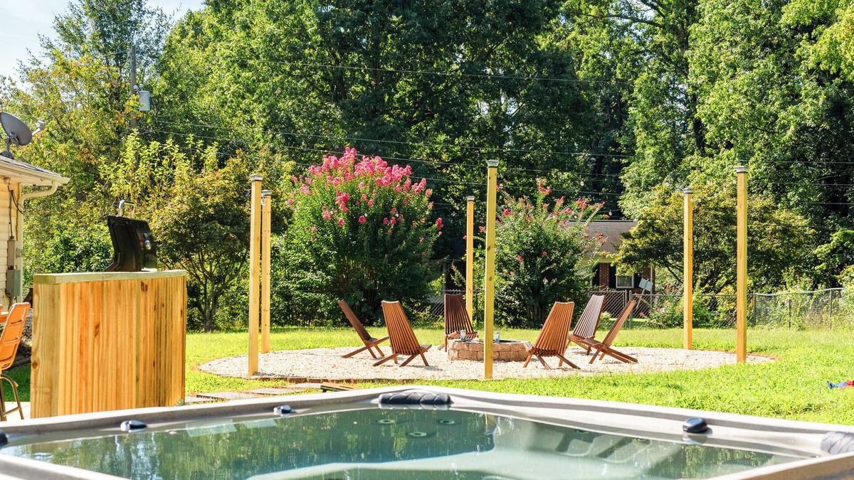 Wade Hampton House | 15 min to GVL - Hot Tub - Sauna - Games - Firepit - EV Charger - Workout Area