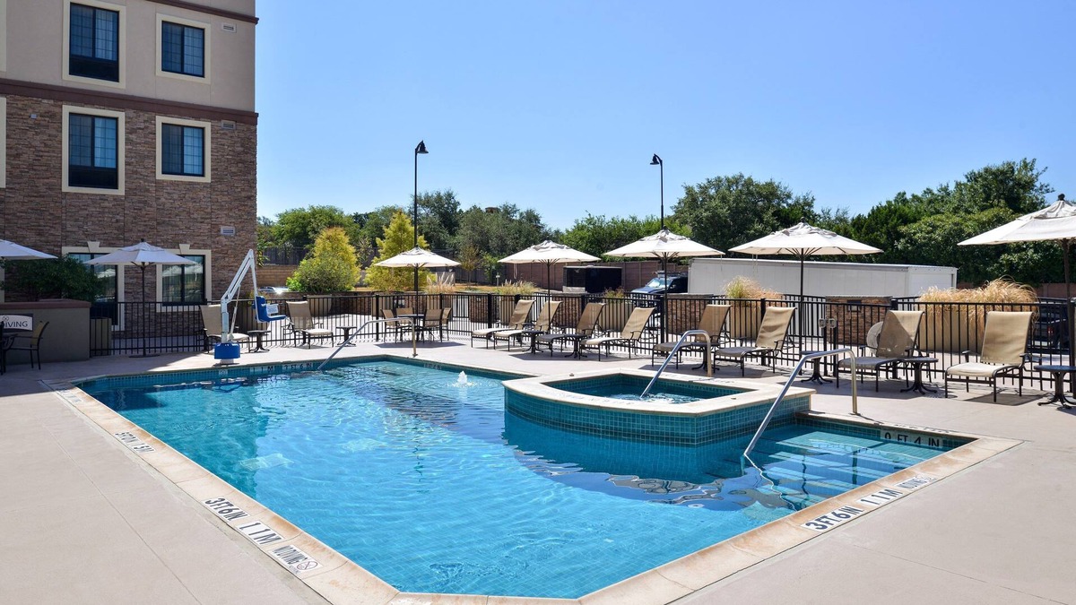 Hollywood Park Apartment | 15 Minutes from Six Flags! | Studio with Roll-in Shower + Outdoor Pool and Hot Tub