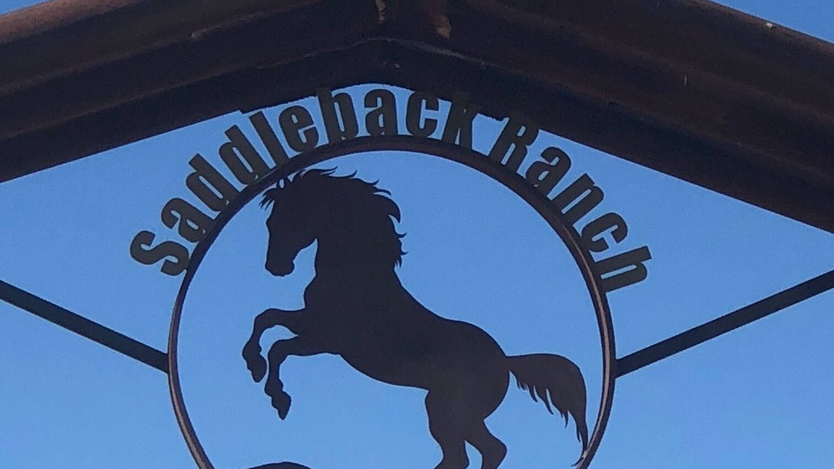 Lancaster House | 15 minutes from Town. (Walmart, major grocery, restaurants, etc.)