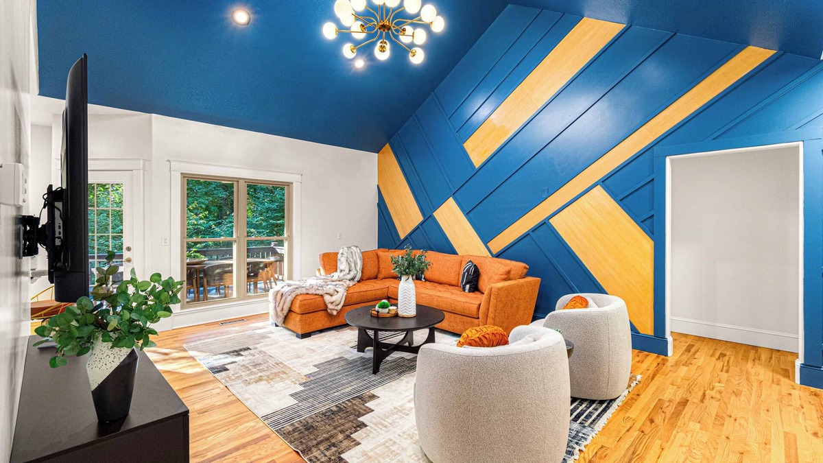 Asheville House | 15 Minutes to Downtown Asheville! Movie Theater, Game Rm, HotTub, Sauna, Firepit