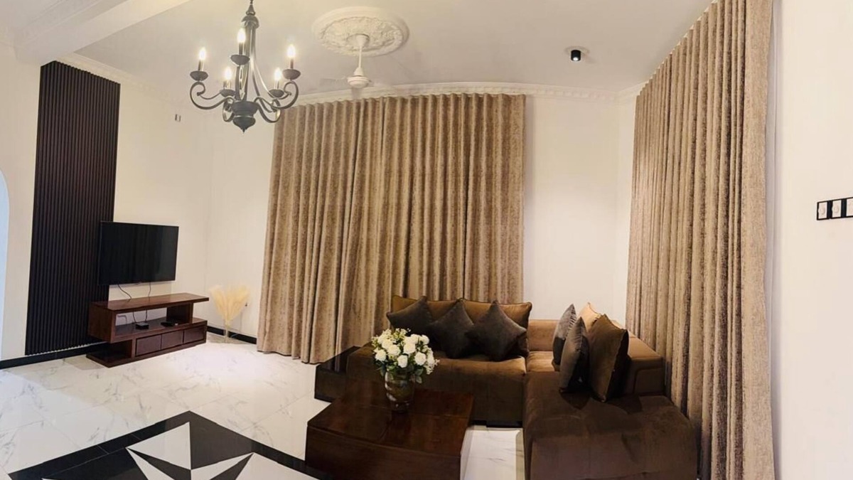 Hendala Apartment | 15 minutes to Port City and Galle Face Greens!