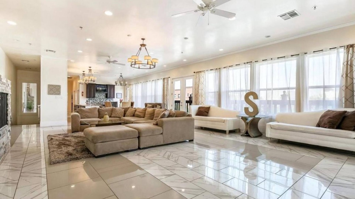 Faubourg Lafayette Condo | 15% OFF Monthly |10% OFF Weekly-Carondelet Street Modern Condos