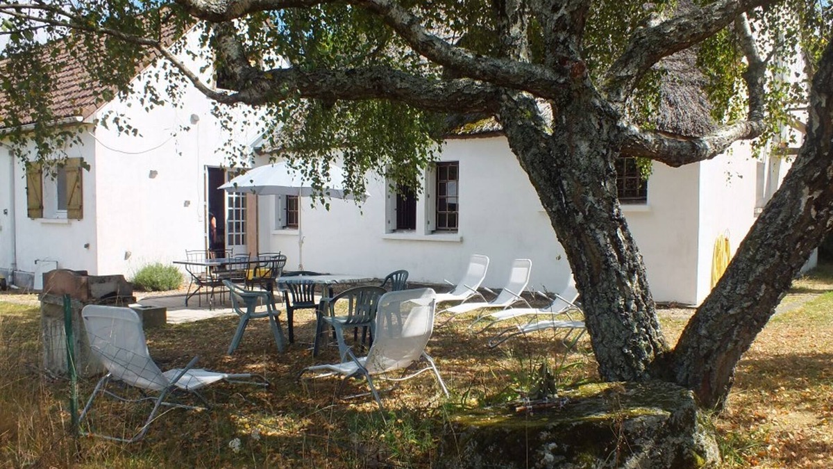 Eyrein Cottage | 15-person gîte in Corrèze: 20 private hectares with forest, pond and river
