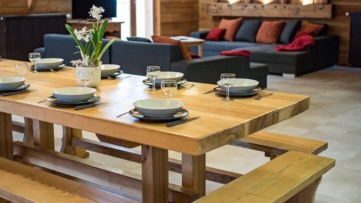 Saint-Sorlin-d'Arves Ski Chalet | 15 person mountain chalet - close to the village centre