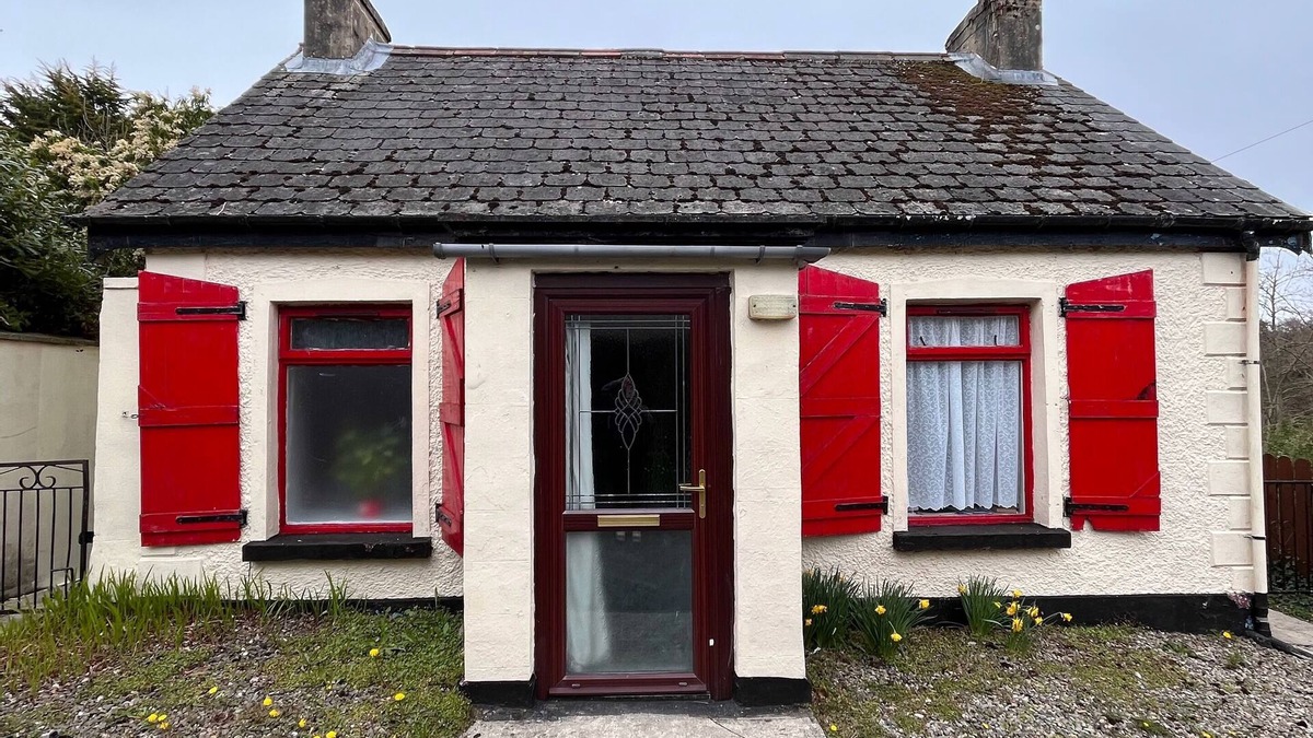 Newtownstewart Cottage | 150 Year Old Original Cottage
