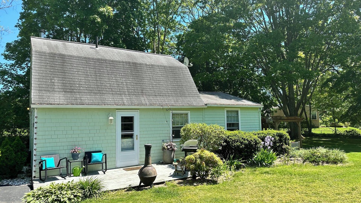 Waterford House | 150ft+ Direct Waterfront! 2-Bdrm Cottage on Niantic River in Waterford CT