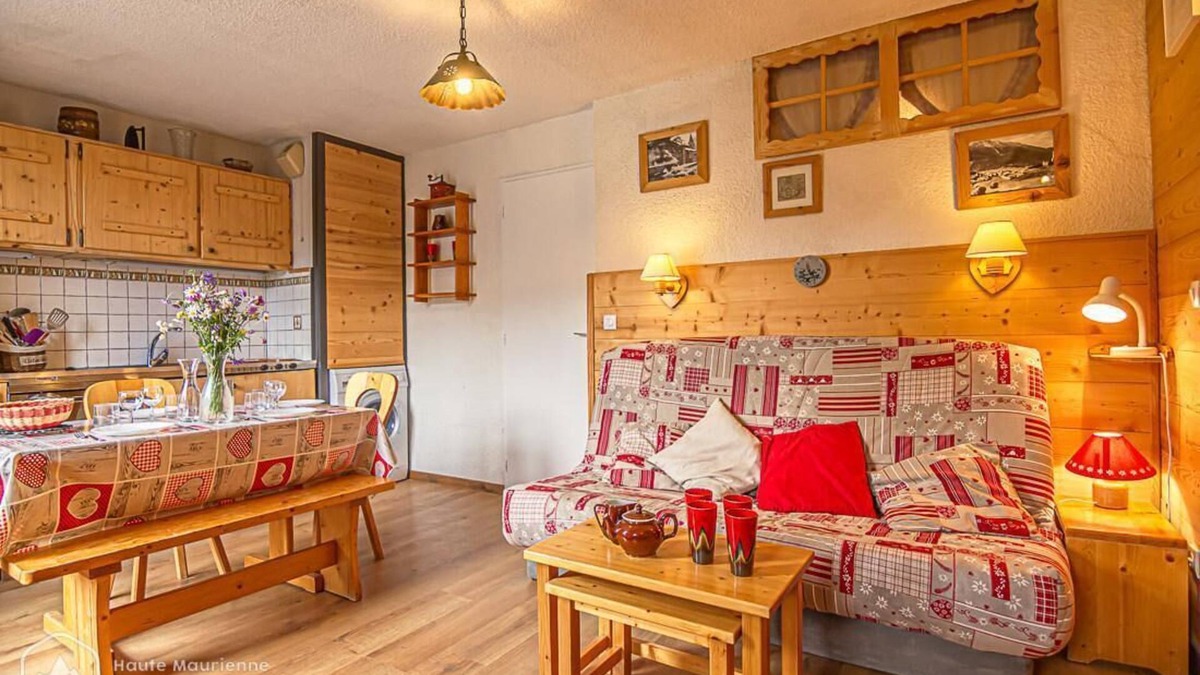 Aussois Apartment | 150m from resort center, 1st floor, balcony, tv, ski locker, 27m², Aussois