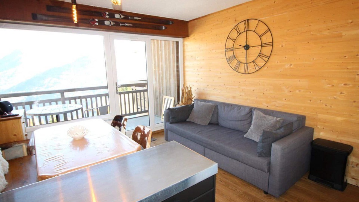 Auris Apartment | 150m from ski lifts, 3rd floor, view mountain, balcony, tv, ski locker, 40m², Auris en Oisans