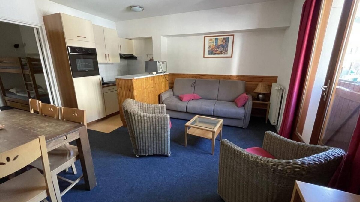 Eaux-Bonnes Apartment | 150m from ski slopes, 1st floor, view resort, fitness, swimming pool, sauna, balcony, tv, ski locker