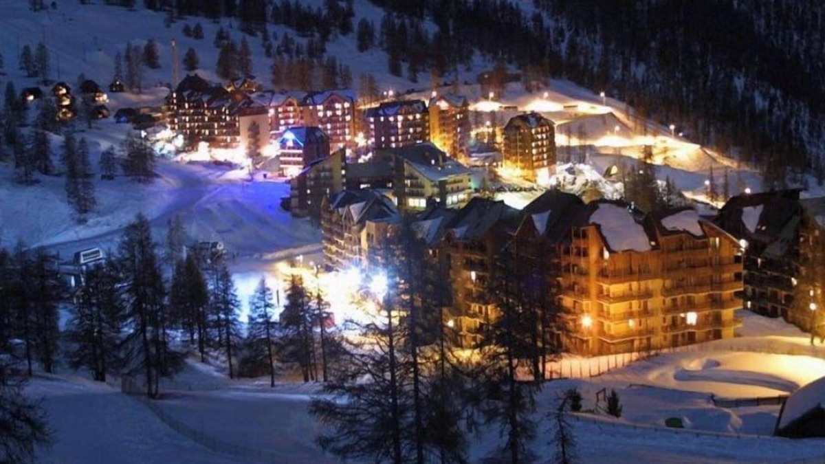 Risoul Apartment | 150M from the slopes apartment 6pers 1 bedroom + 1 cabin