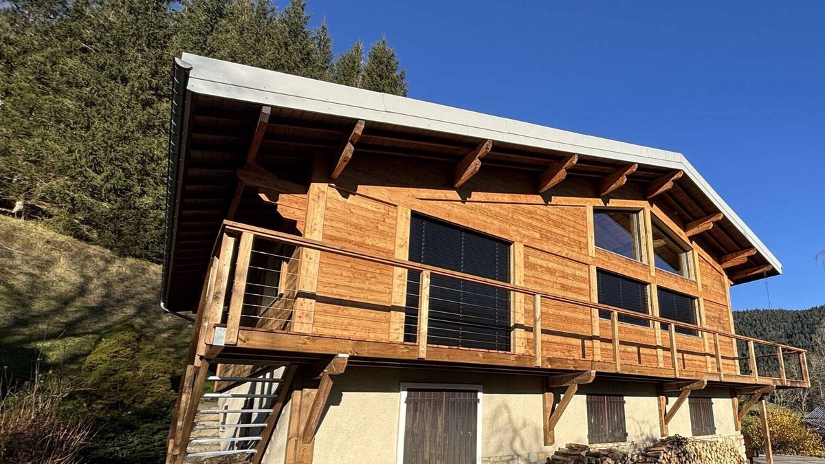 Meaudre Ski Chalet | 150m² Alpine chalet for 12 with billiard and garage in Méaudre