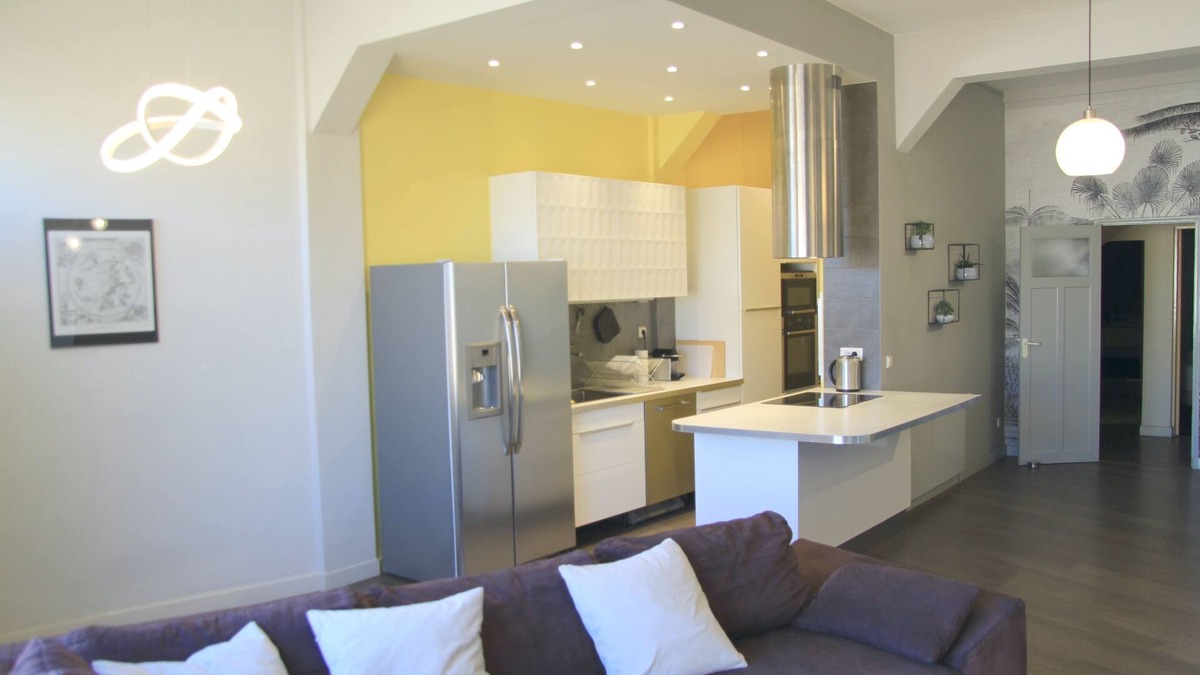 Bompard Condo | 150m2 loft, located 10 minutes' walk from the sea, with air conditioning and 2 parking spaces.