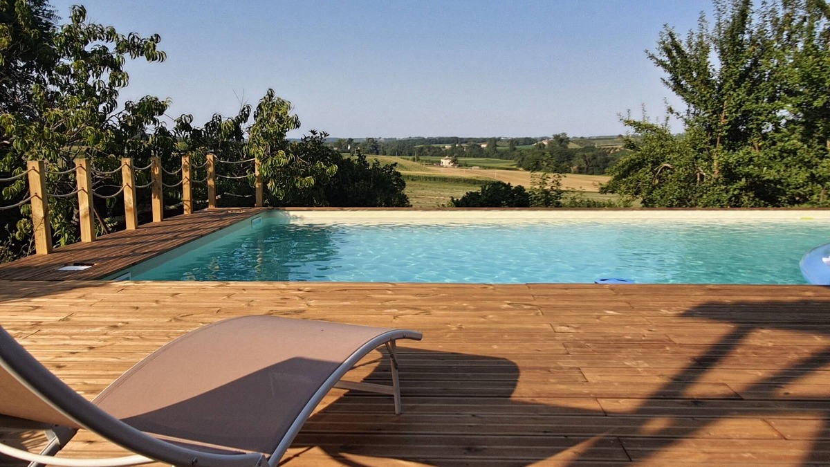 Moulinet House | 15th century house with swimming pool in the middle of orchards