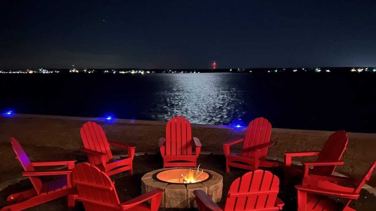 Gun Barrel City House | 160' waterfront home on a point, fire pit, game room, & more