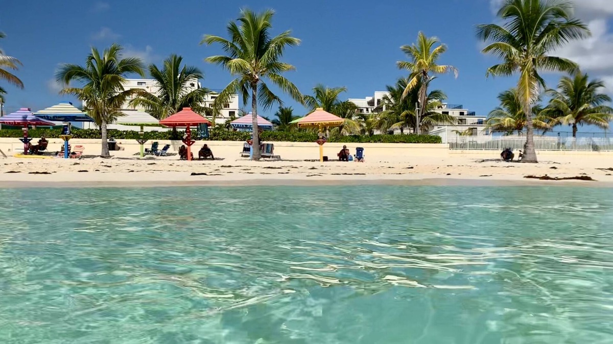 Discovery Bay Condo | 1605 Coral Beach Condo, Grand Bahama. Enjoy oceanfront views & romantic sunsets!