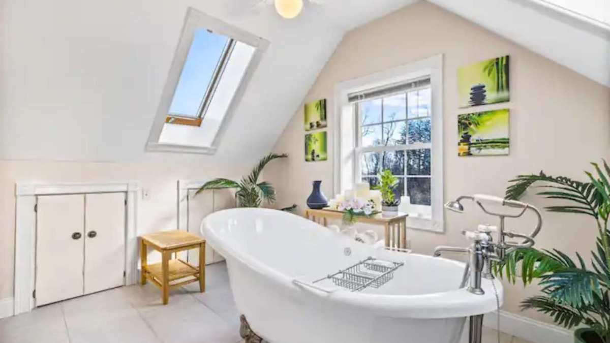 Plymouth House | 1620 Seaview: Less than a mile to downtown Plymouth; sleeps max of 10