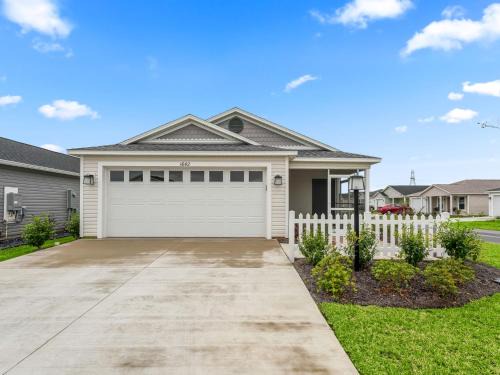 Okahumpka Villa | 1642 Z5 VILLAGE OF LAKE DENHAM by REMAX Premier