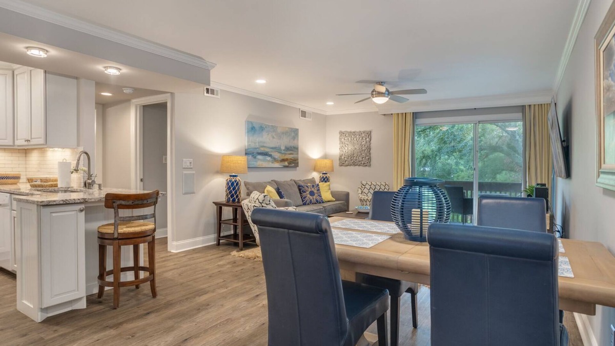 South Beach Condo | 1685 Bluff Villas/Walk to Beach/Walk to Salty Dog/2nd Row Ocean