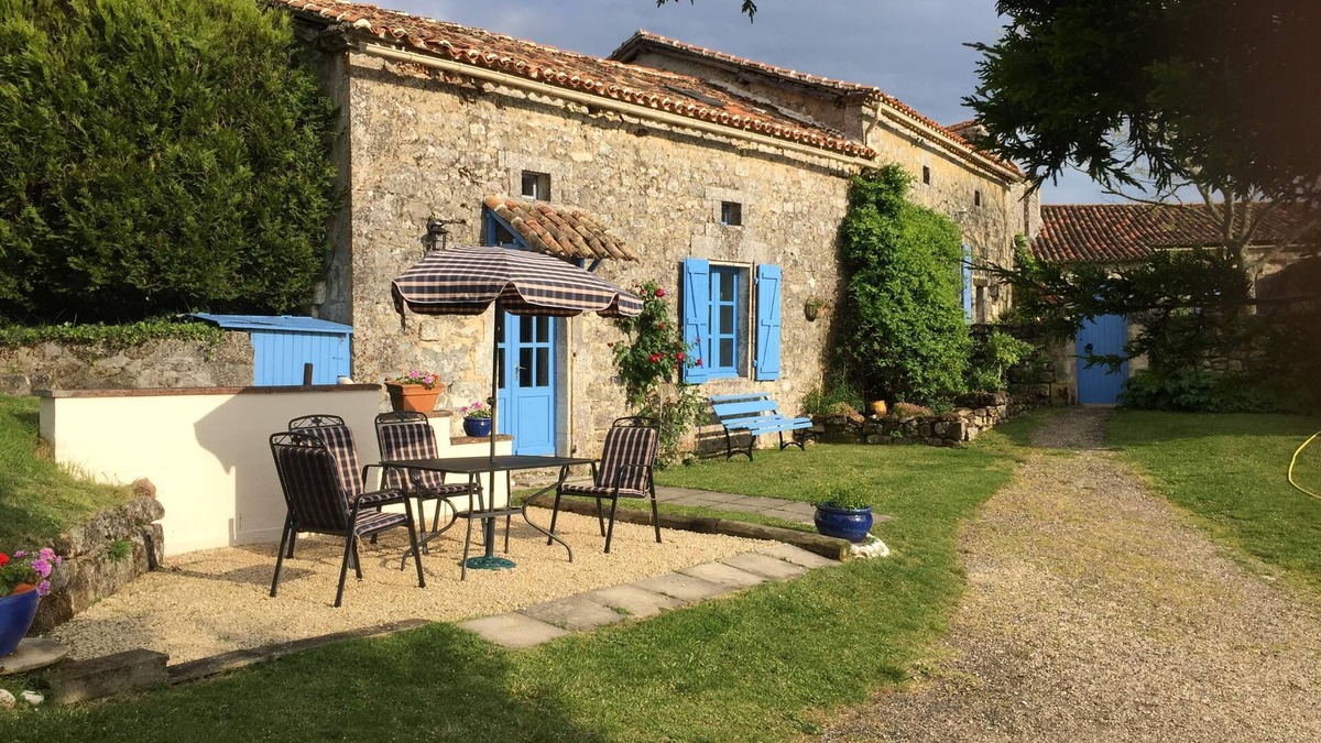 Edon Cottage | 16th Century Cottage with private heated pool and panoramic views