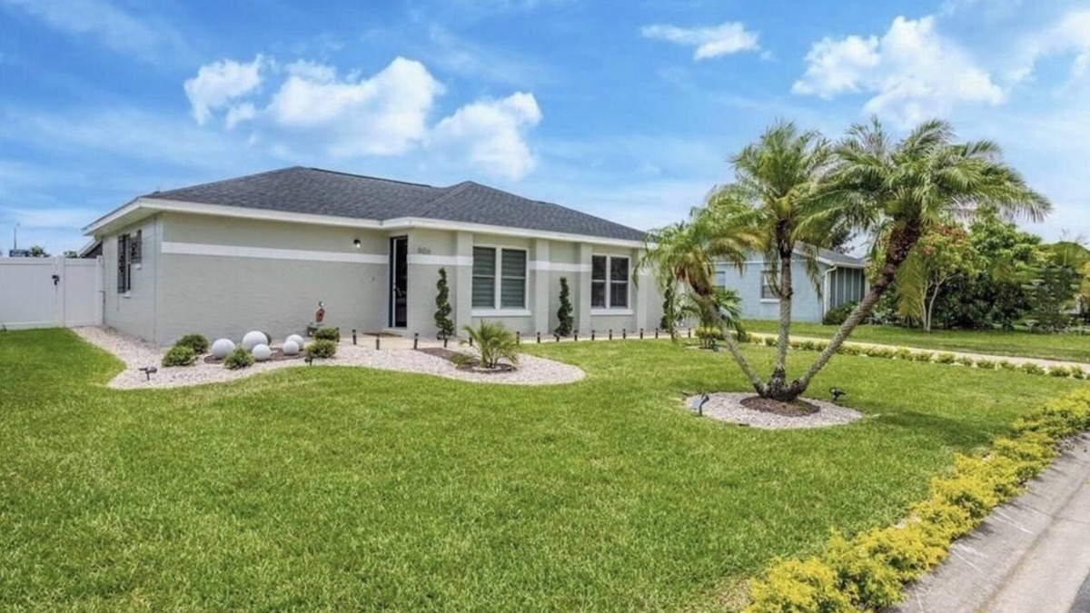 Buena Ventura Lakes House | 17 mins to Theme Parks, Your All in One Stay with Heated Pool