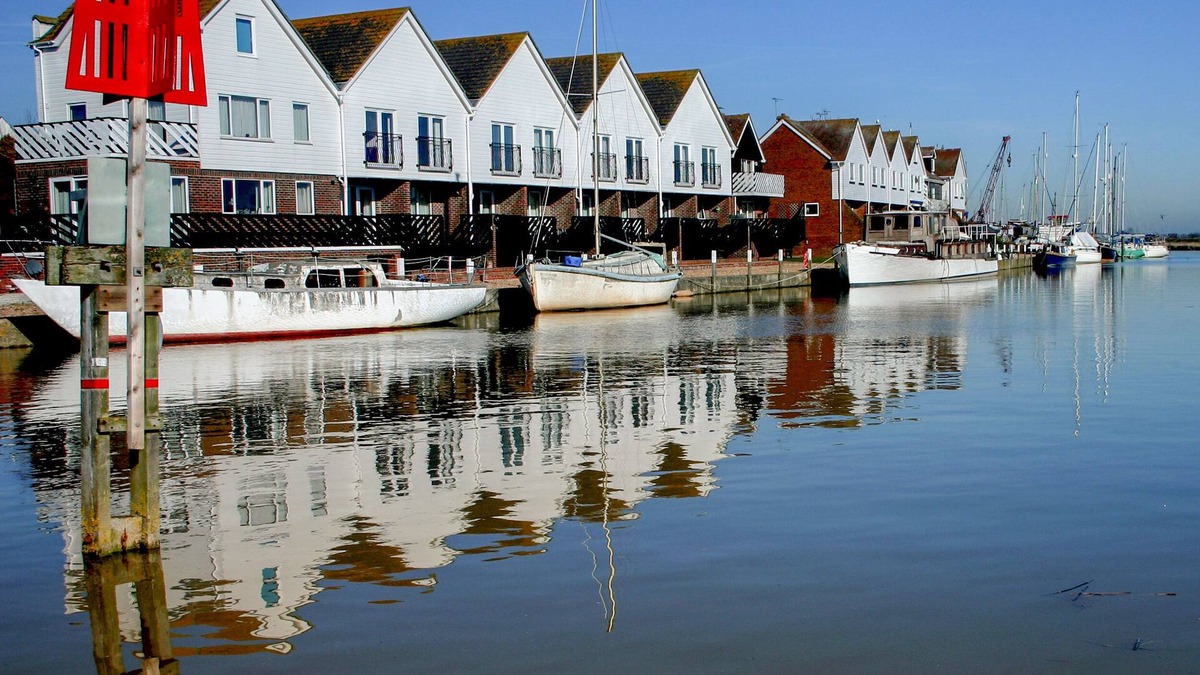 Rye Cottage | 17 THE BOATHOUSE, character holiday cottage, with a garden in Rye