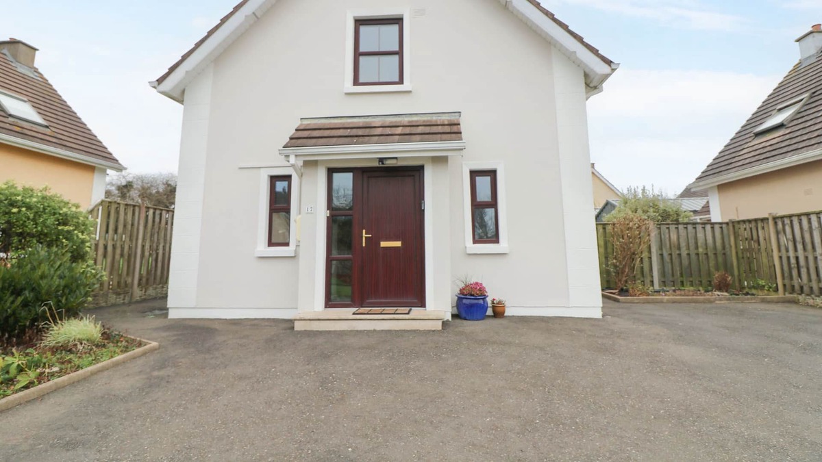 Fethard on Sea House | 17 THE CLOVERS, pet friendly in Fethard-On-Sea, County Wexford
