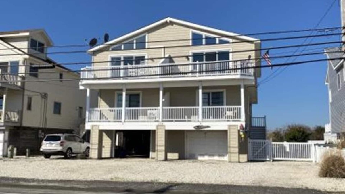 Dennisville House | 1708 Landis Avenue North
