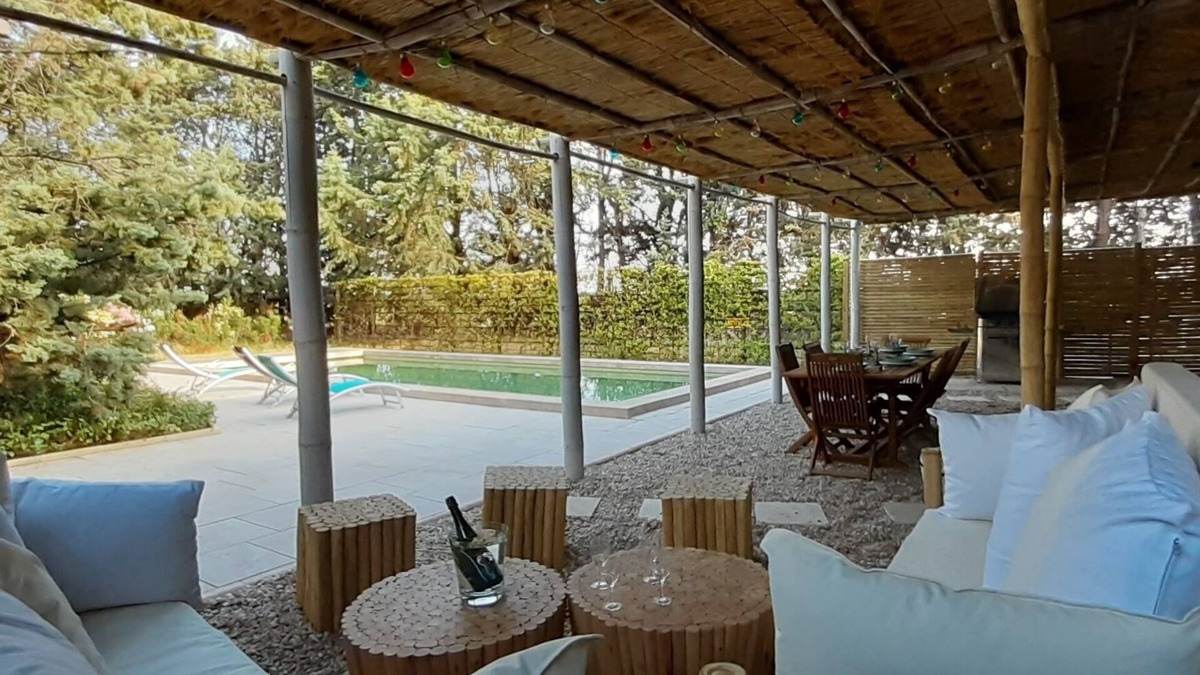 Meynes Other | 170m² farmhouse with swimming pool for ideal vacations 30km from Avignon (Gard-30)