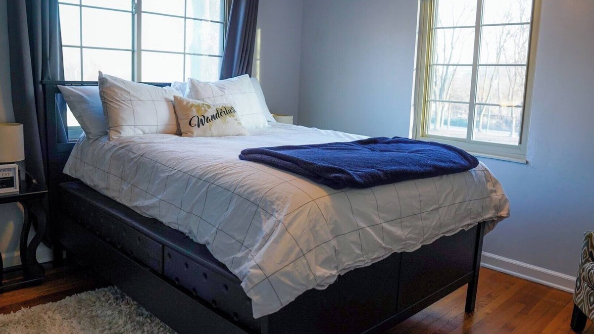 Franklin Park Apartment | 1750. Cozy 2BR Condo with Wi-Fi. Quick Drive to Airport and Park Views