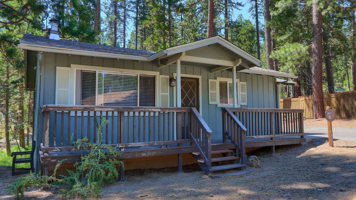 North Wawona Cabin | (17C) New Beginnings at The Redwoods In Yosemite