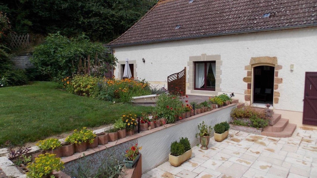Neuvy Apartment | 17th Century Cottage with Garden and Pets Allowed