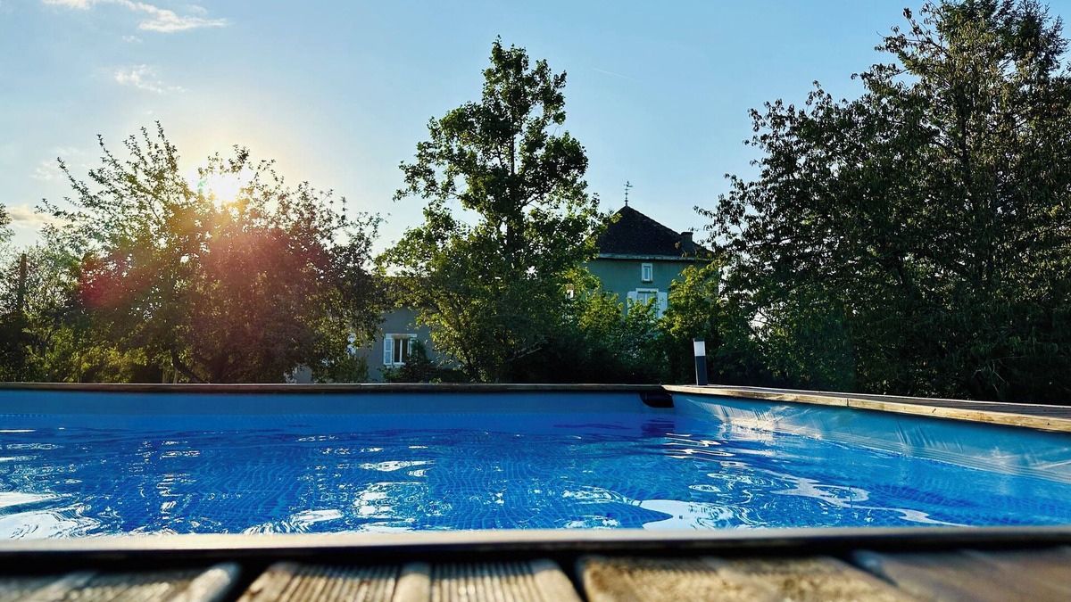 Alloue Villa | 17th century manor overlooking the Charente