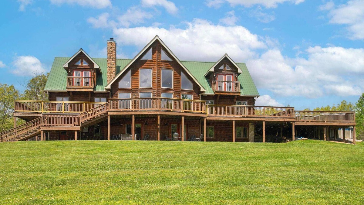 Fairview Cabin | 18-Acre Hideaway: Hot Tub