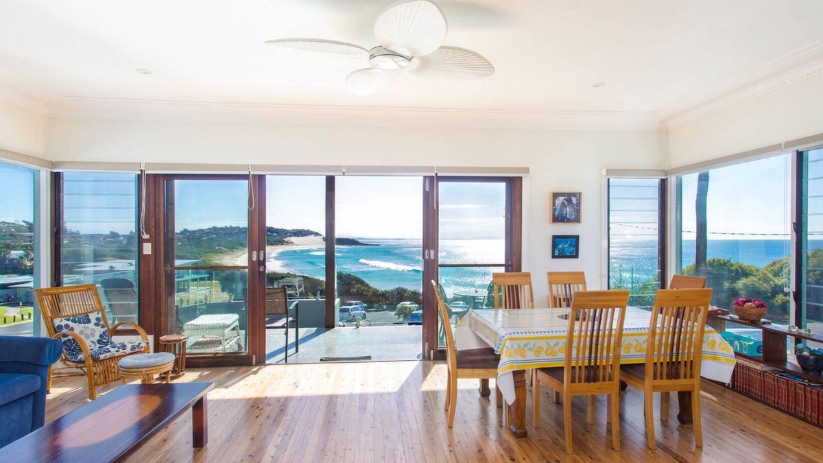 Forster House | 18 Cliff Road - Opposite One Mile Beach!